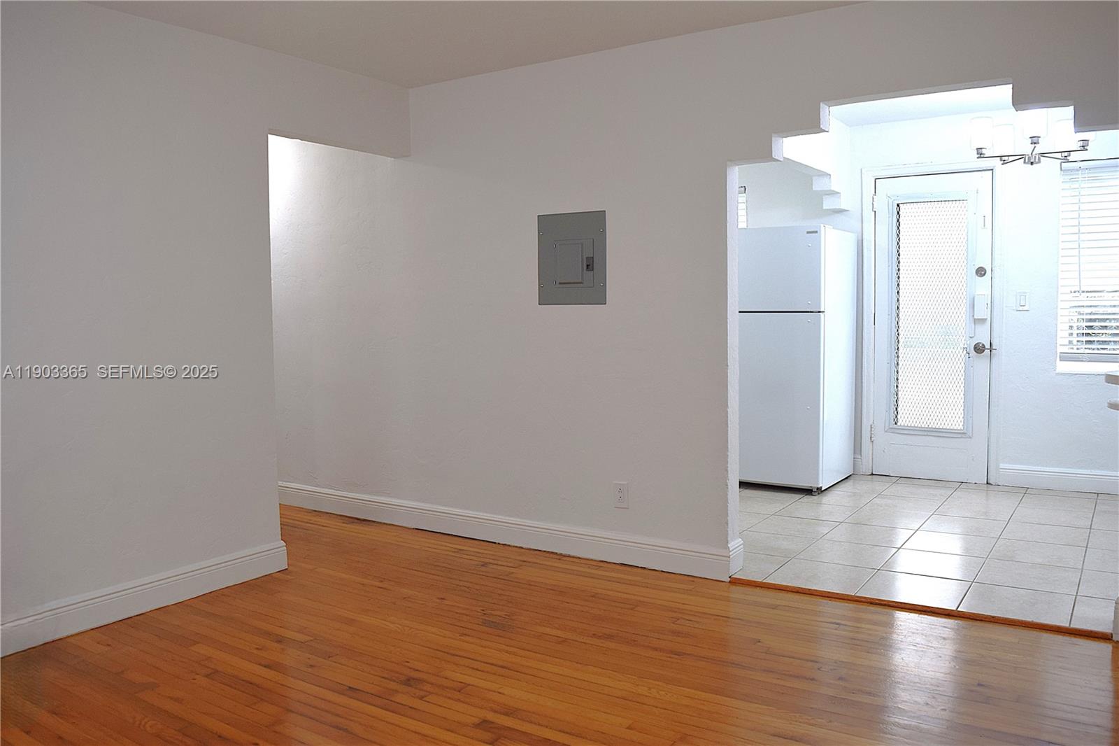 23 Phoenetia Ave # 1