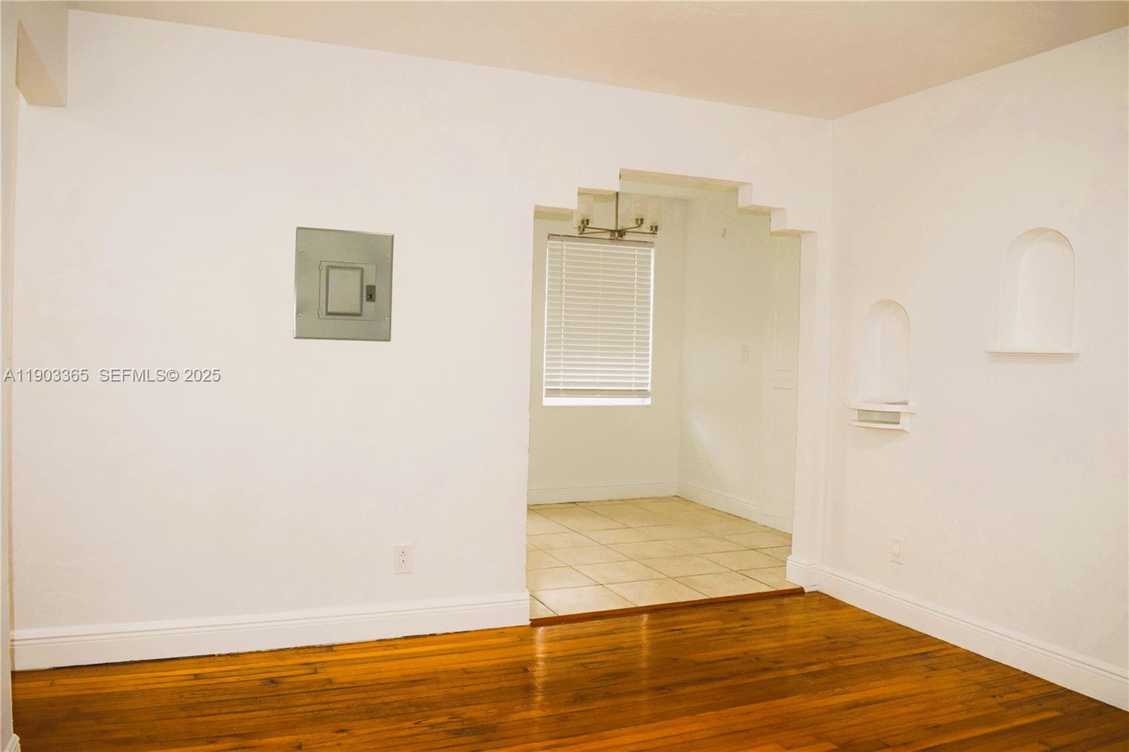 23 Phoenetia Ave # 1