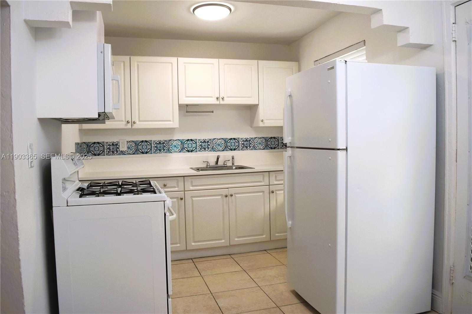 23 Phoenetia Ave # 1