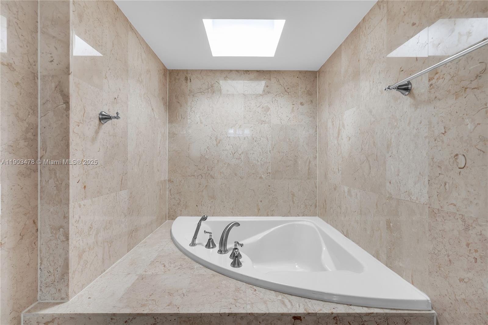 141 Crandon Blvd # 242, Key Biscayne Unit: 242