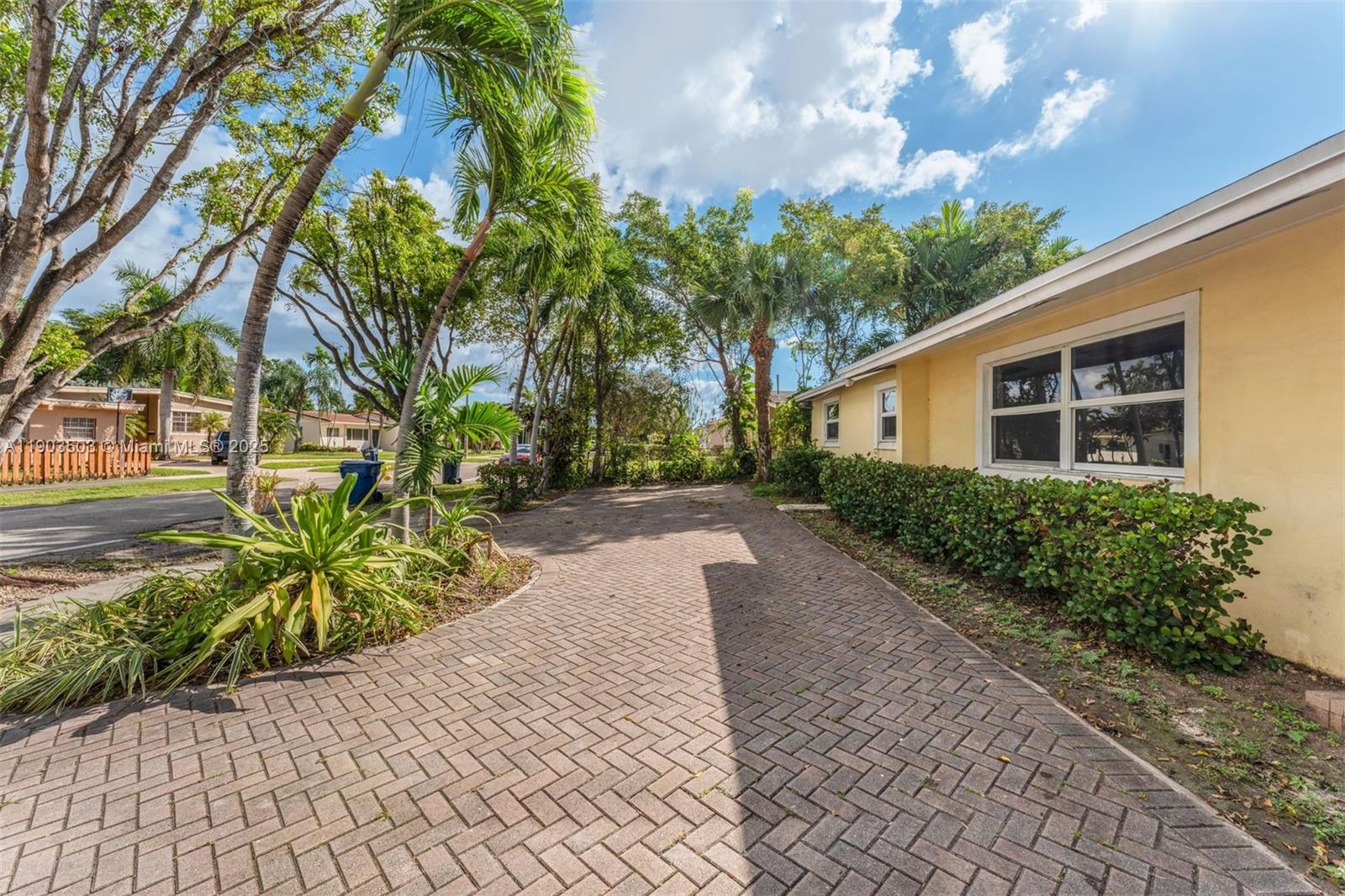 8670 SW 27th Ln, Miami