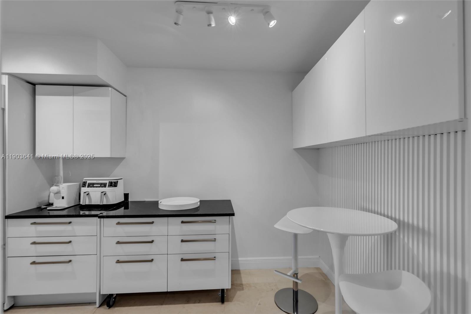 1800 S Ocean Dr # 2207