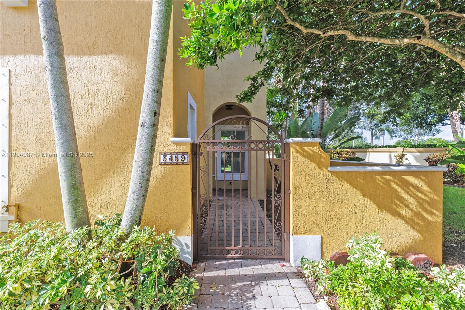 3459 Merrick Ln # 501