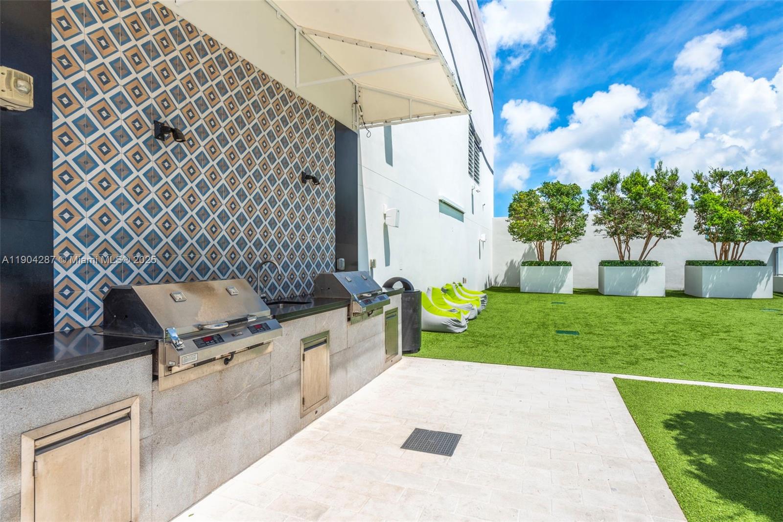 1010 Brickell Ave # 1706