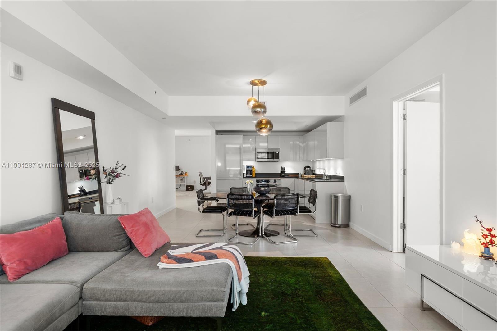 1010 Brickell Ave # 1706