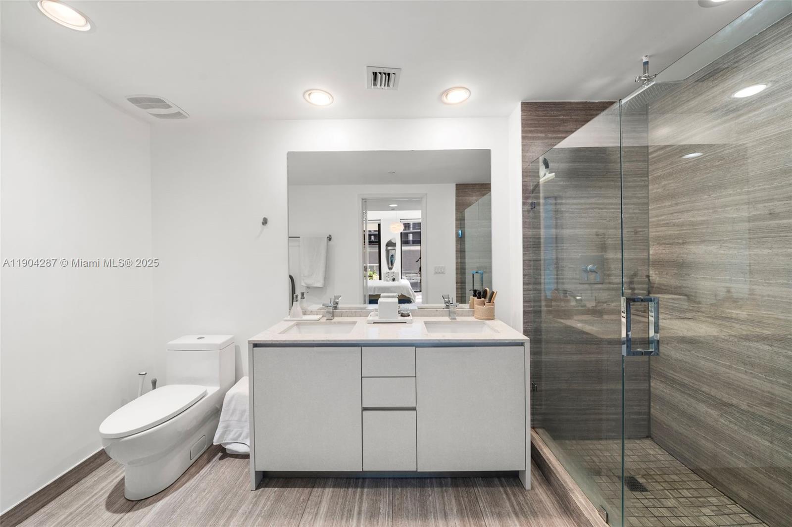 1010 Brickell Ave # 1706