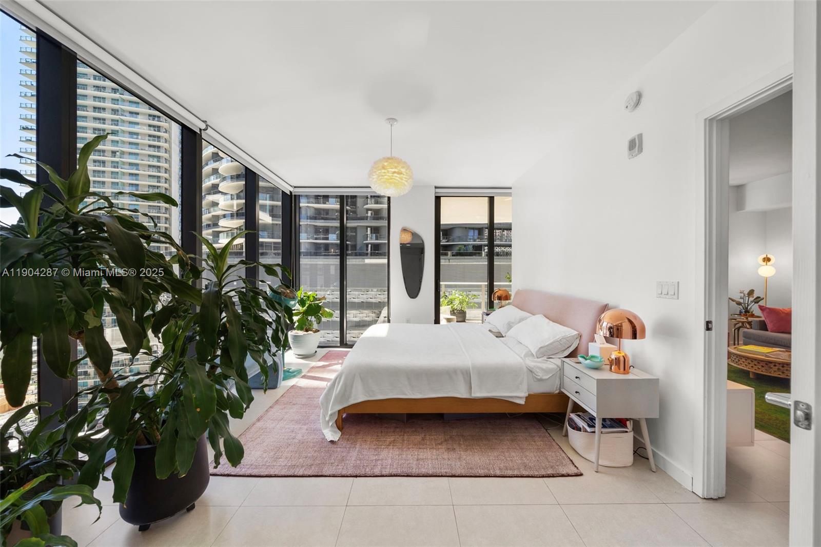 1010 Brickell Ave # 1706