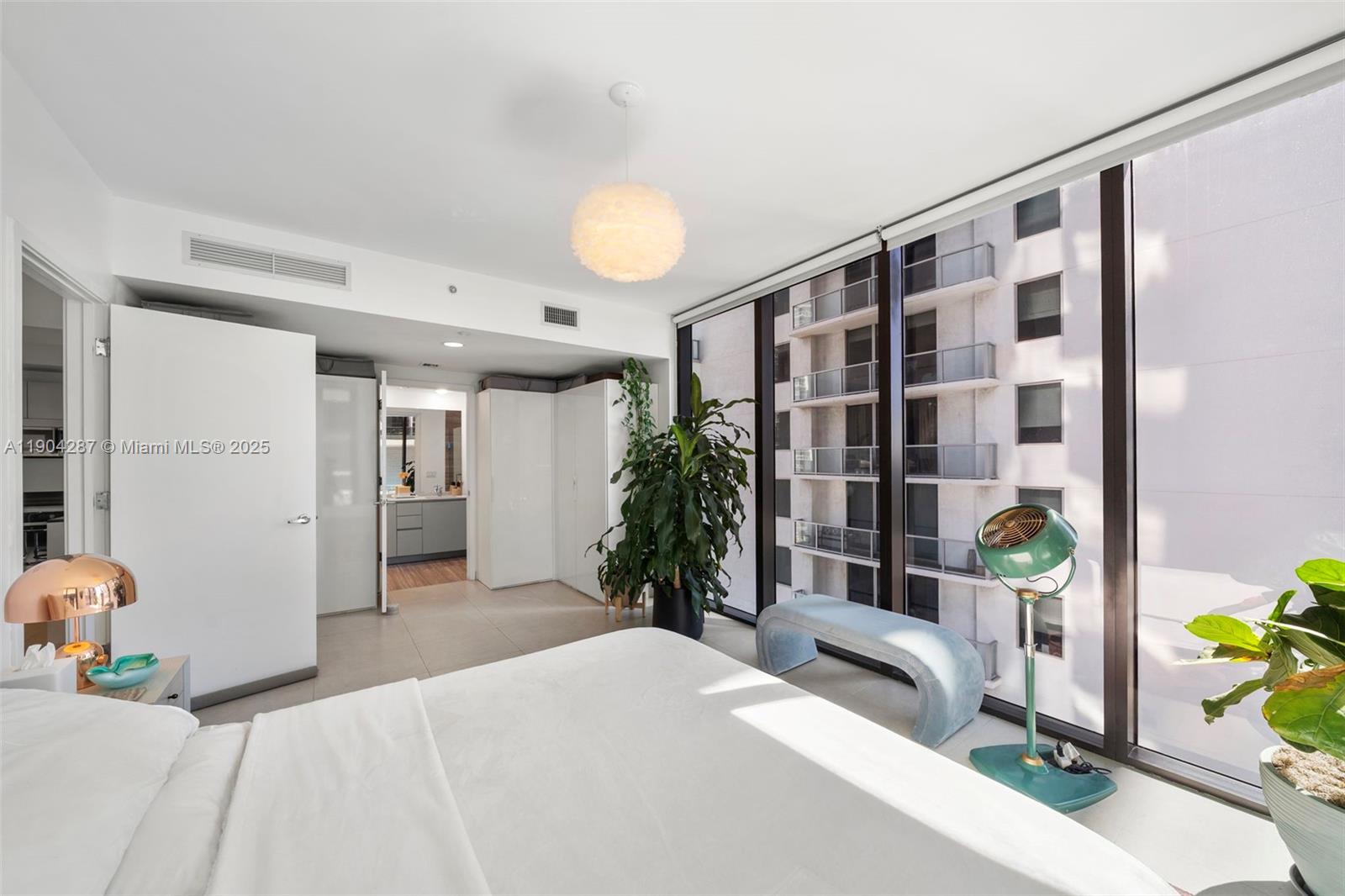 1010 Brickell Ave # 1706