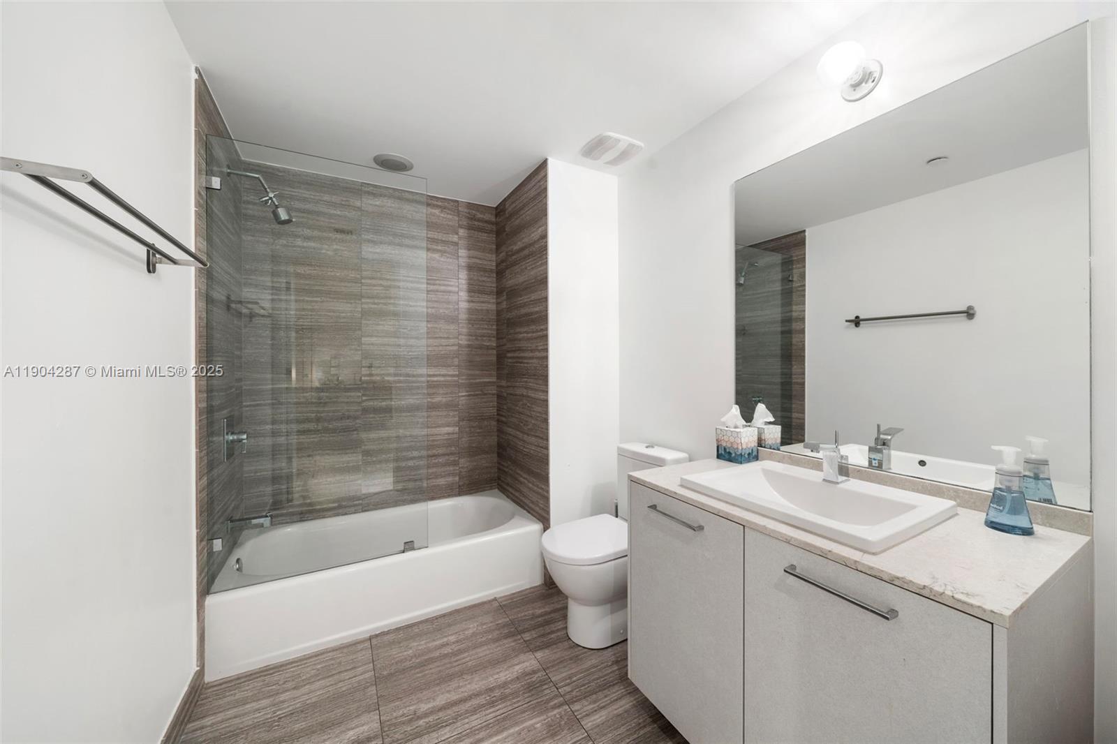 1010 Brickell Ave # 1706