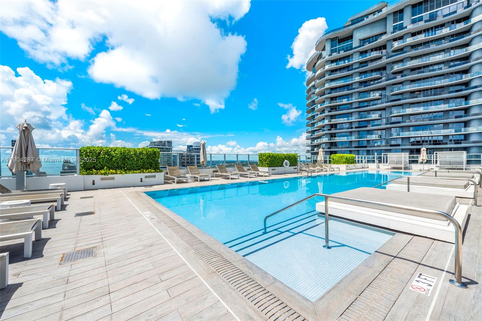 1010 Brickell Ave # 1706