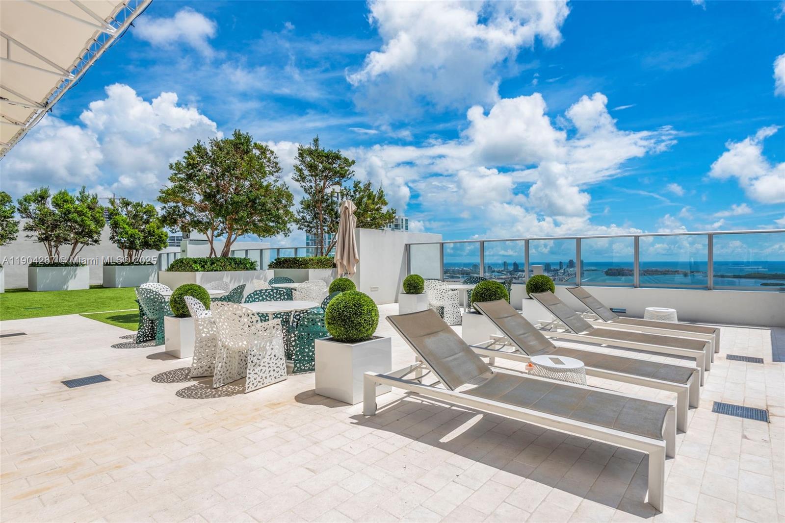 1010 Brickell Ave # 1706