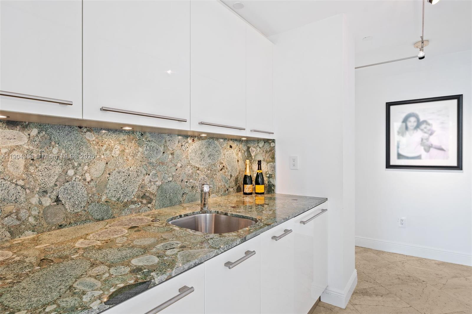 2645 S Bayshore Dr # 1201