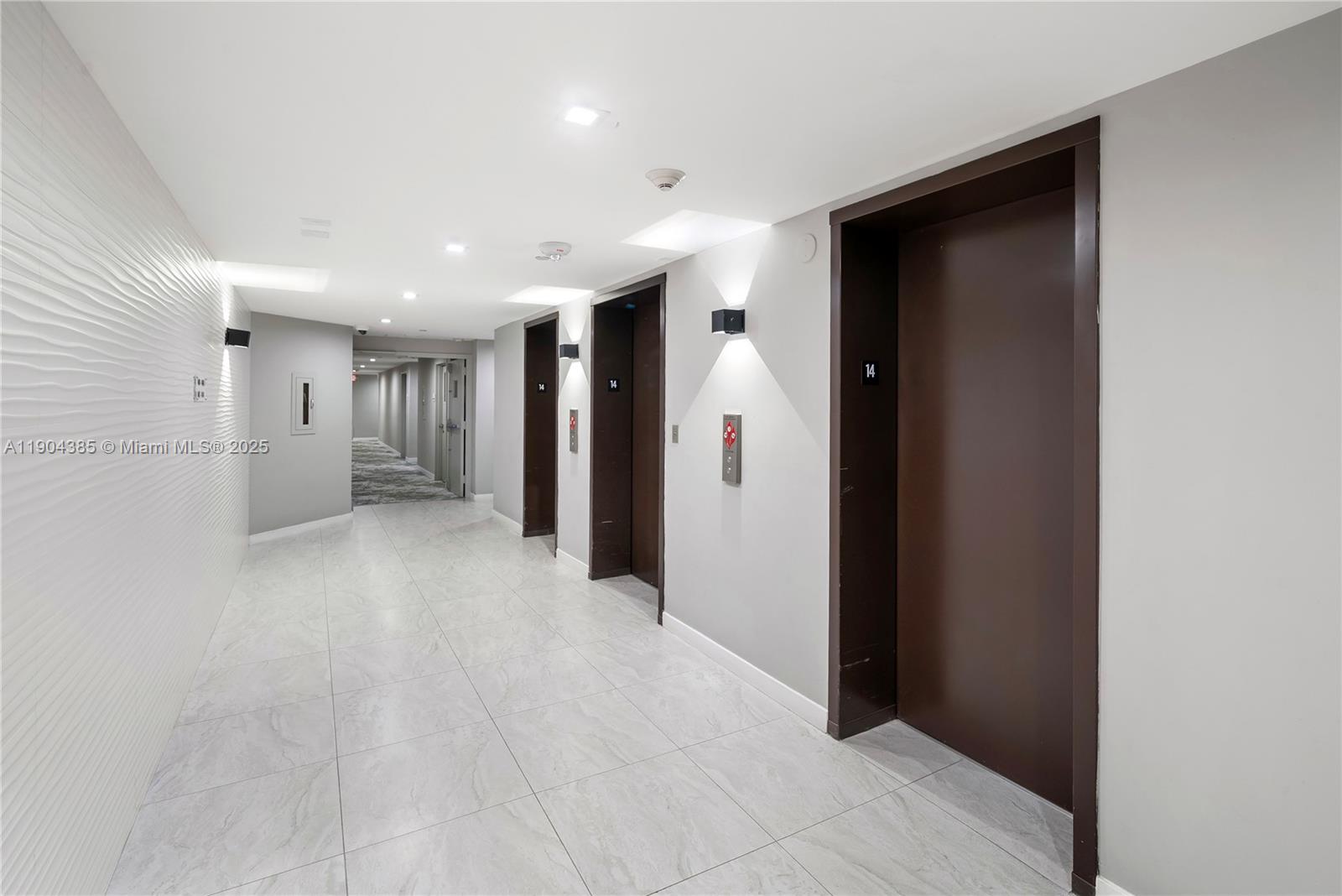 2555 Collins Ave # 904