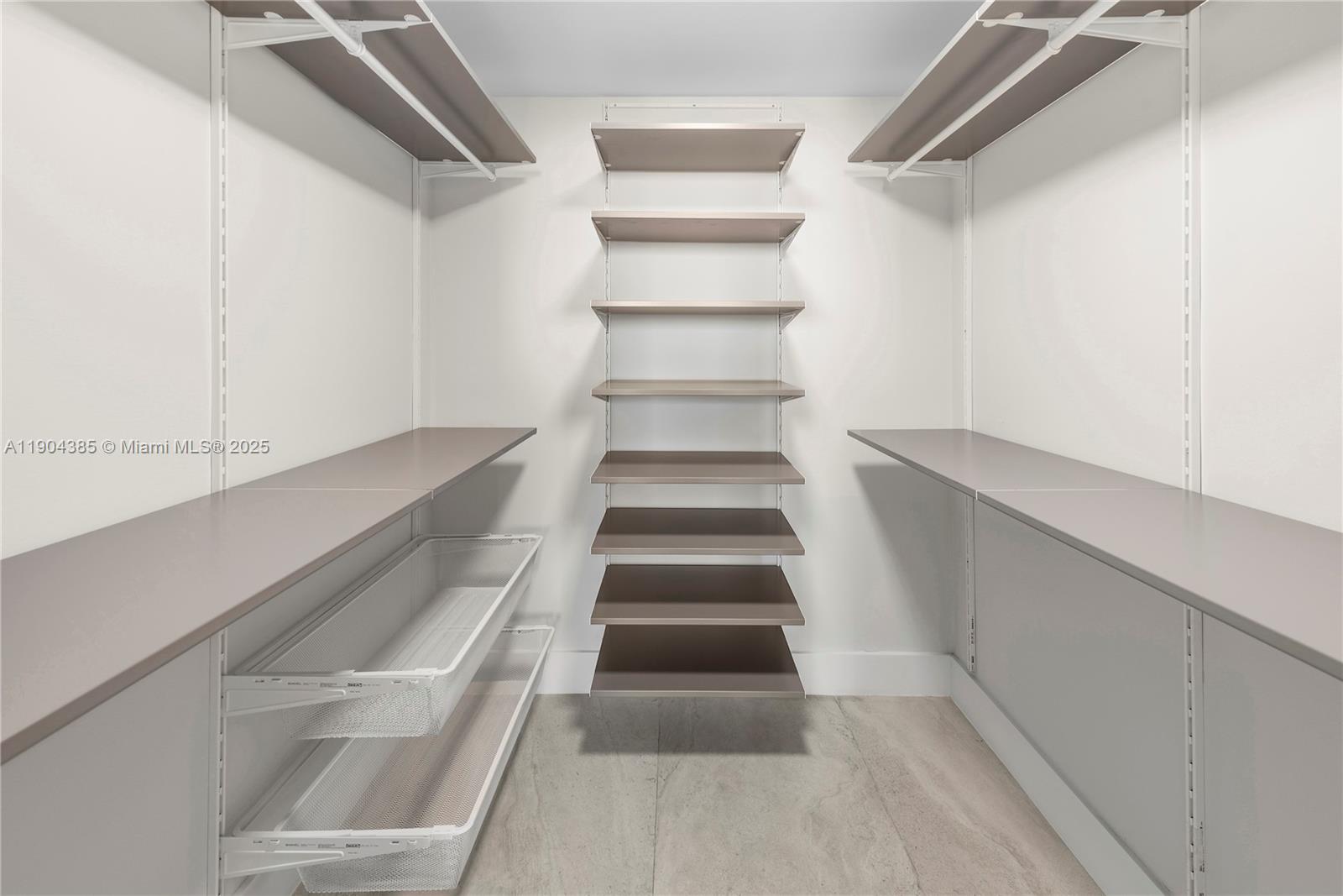 2555 Collins Ave # 904