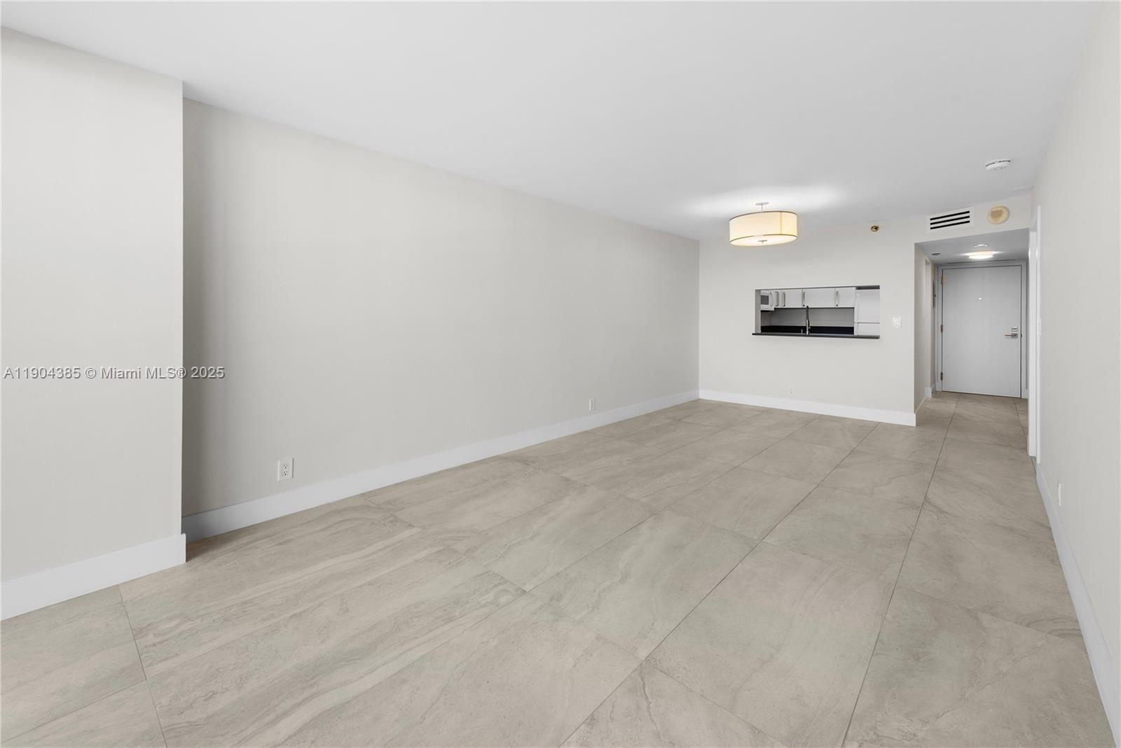 2555 Collins Ave # 904