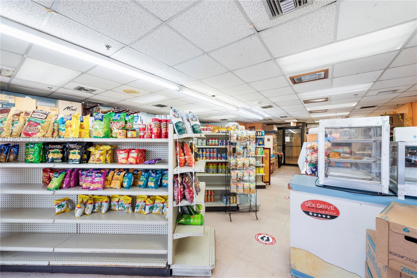 2555 Collins Ave # 904