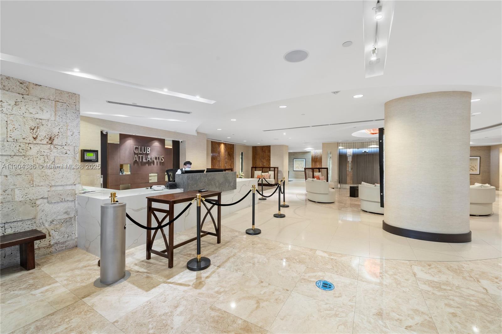 2555 Collins Ave # 904