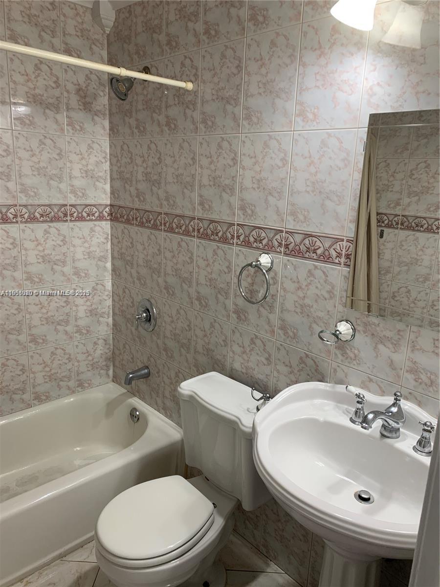 4855 SW 152nd Ct # 44 Unit: F-44