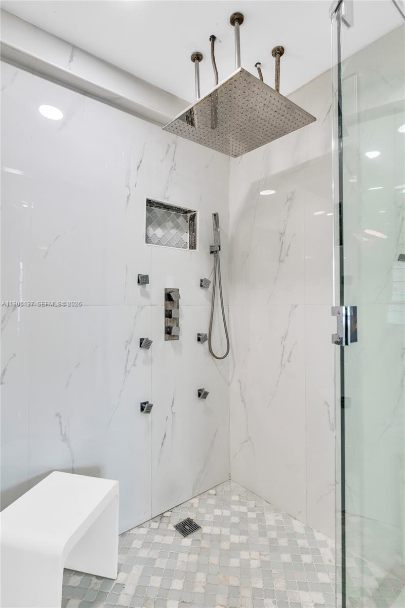  Unit: 1516W