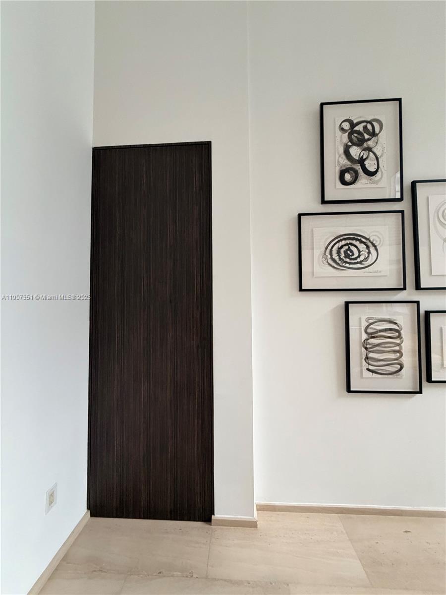 1060 Brickell Ave # 613