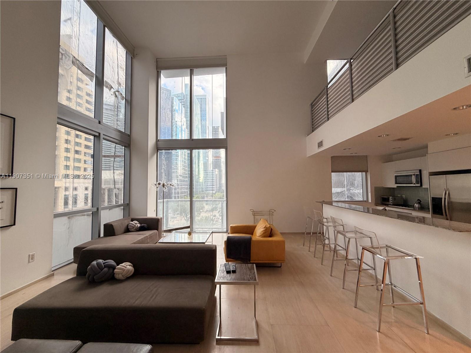 1060 Brickell Ave # 613