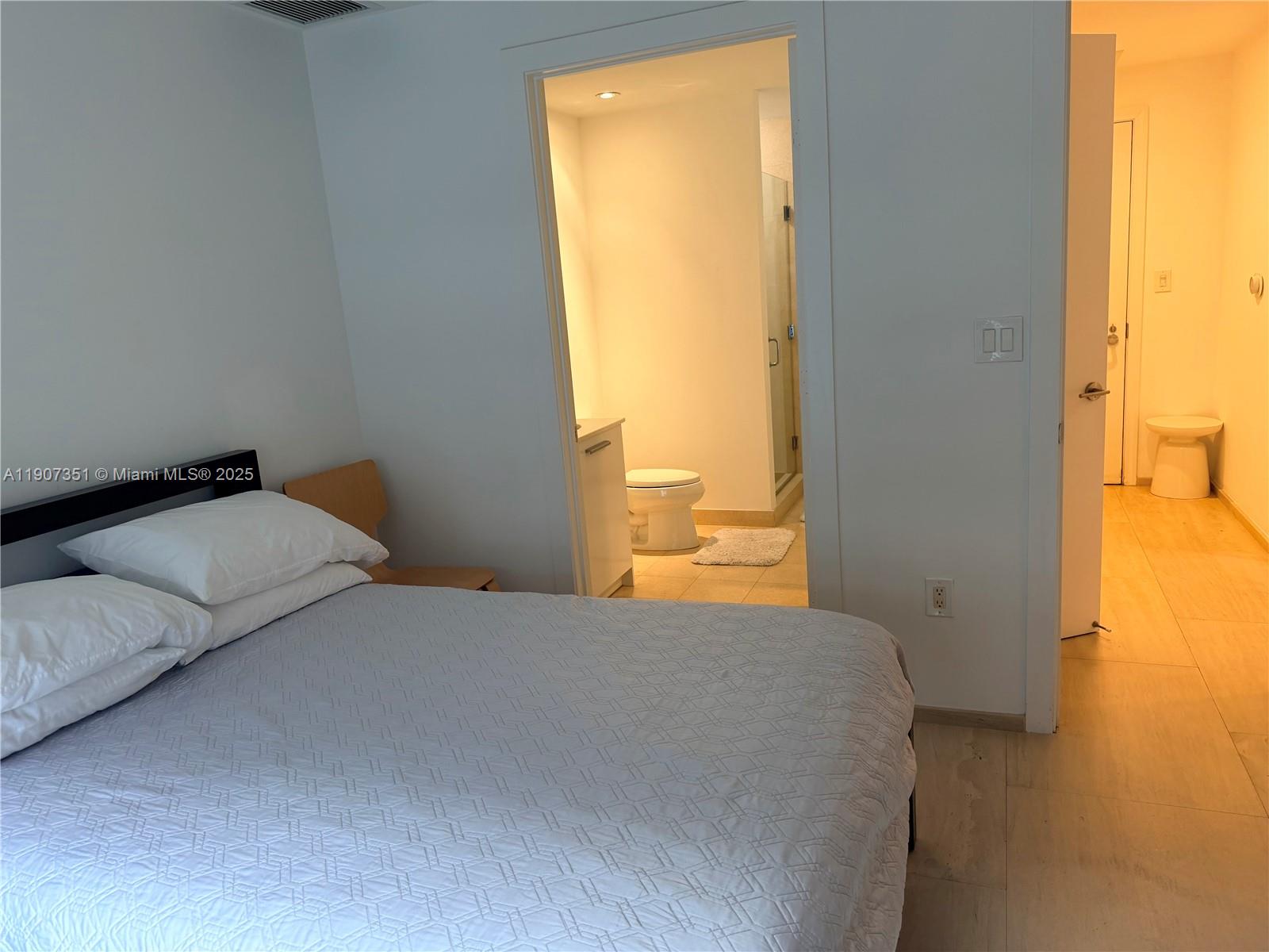 1060 Brickell Ave # 613