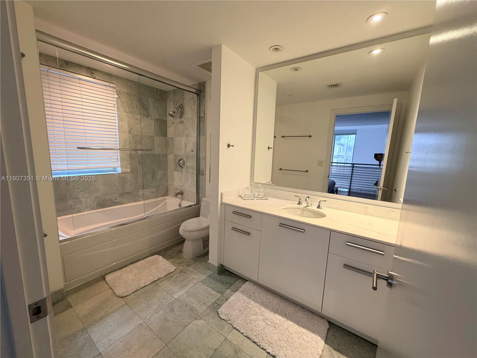 1060 Brickell Ave # 613