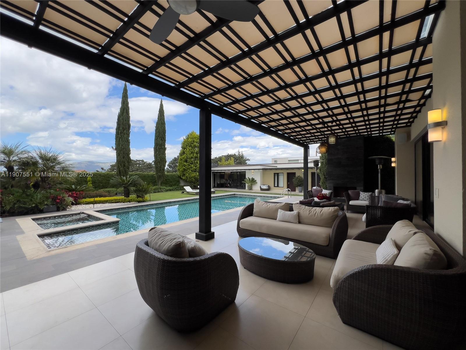 Via A Tanda Urban Rincon Del Valle