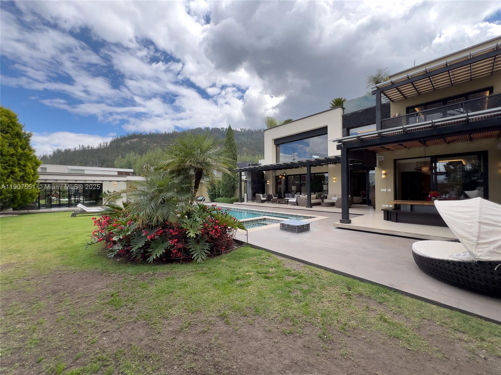 Via A Tanda Urban Rincon Del Valle