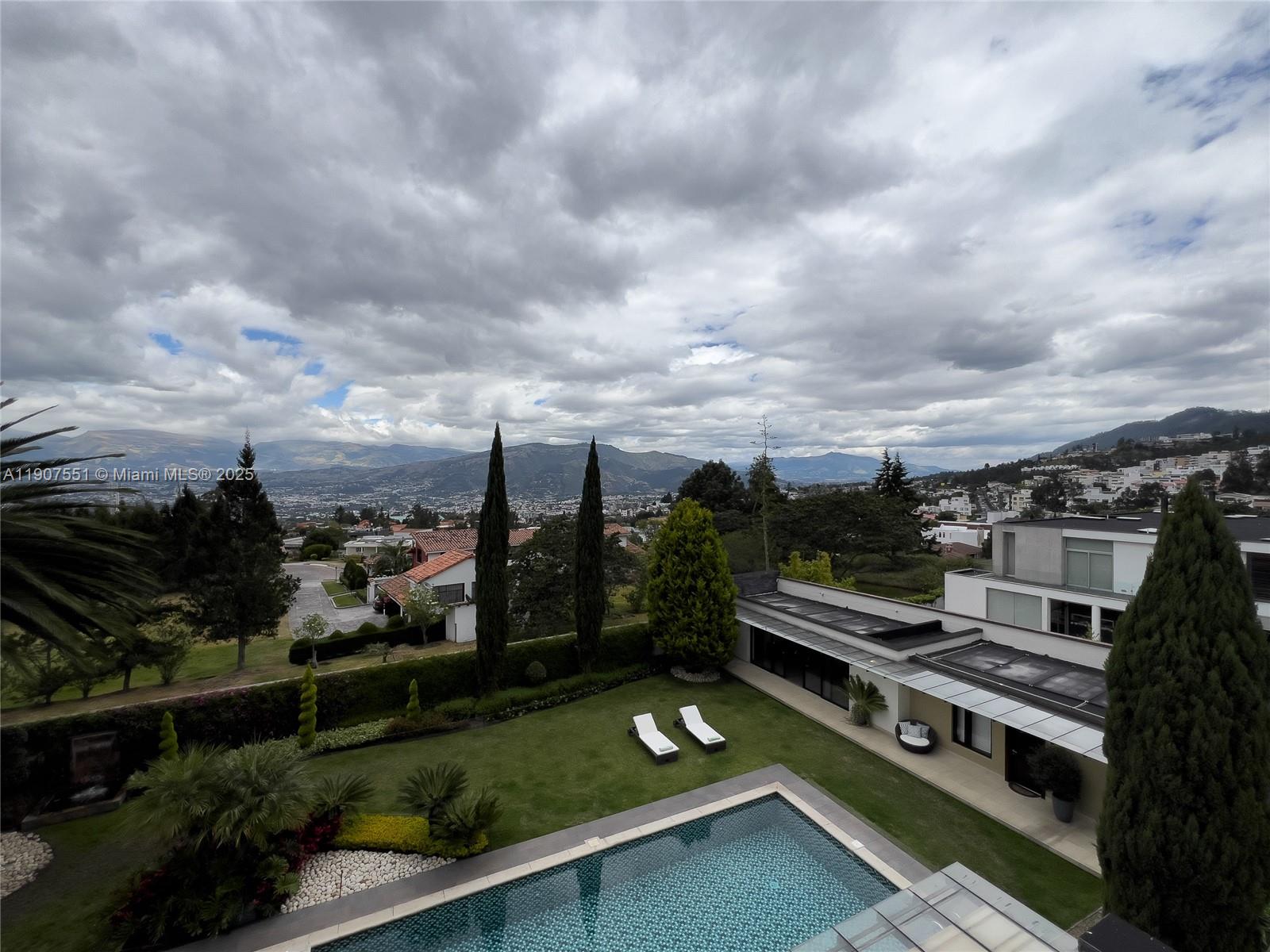 Via A Tanda Urban Rincon Del Valle