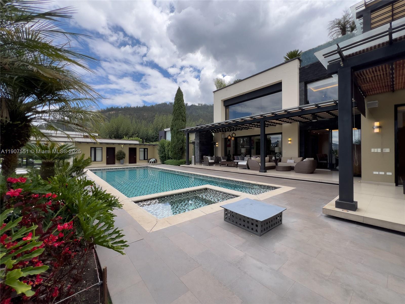 Via A Tanda Urban Rincon Del Valle