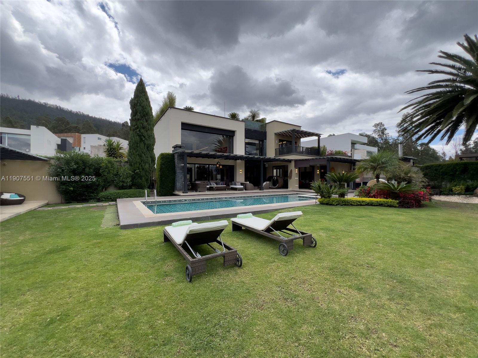 Via A Tanda Urban Rincon Del Valle