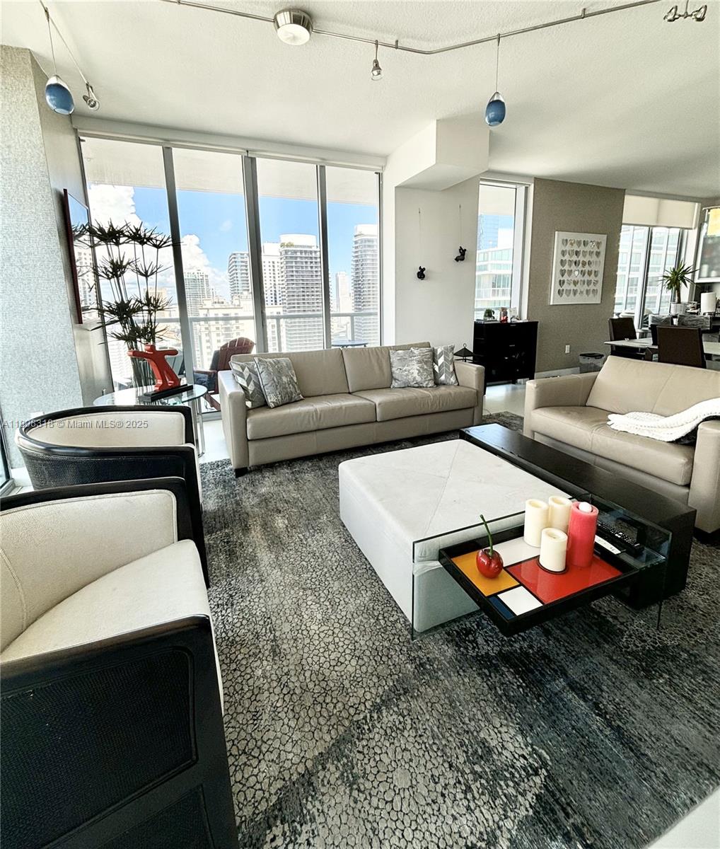 79 SW 12th St Unit: 4012-S