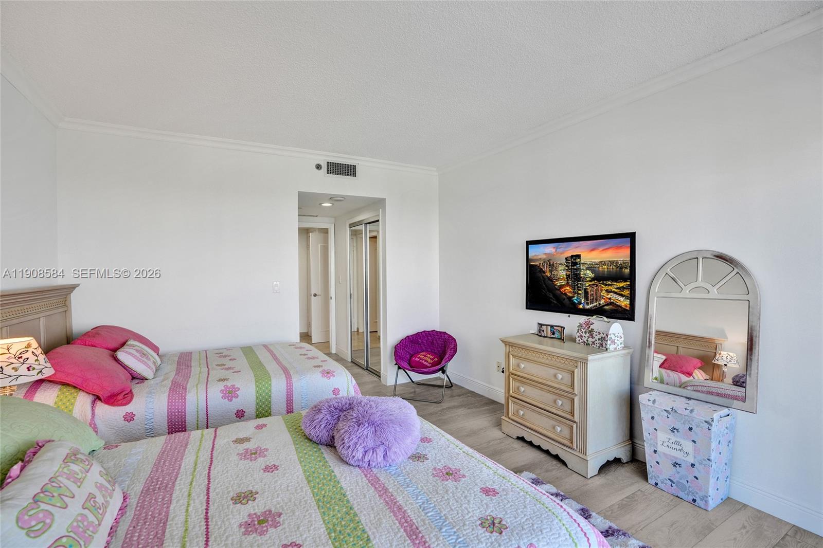 2000 Island Blvd # 1710