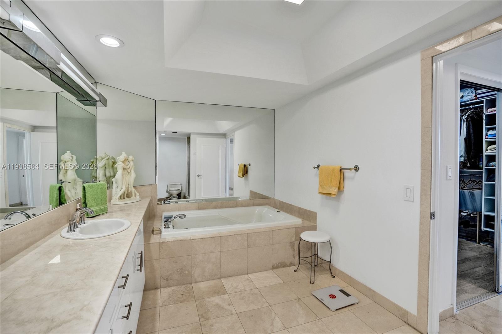 2000 Island Blvd # 1710