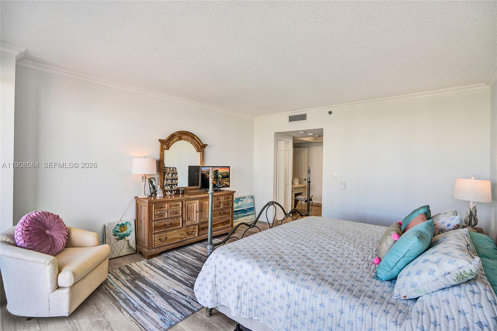 2000 Island Blvd # 1710