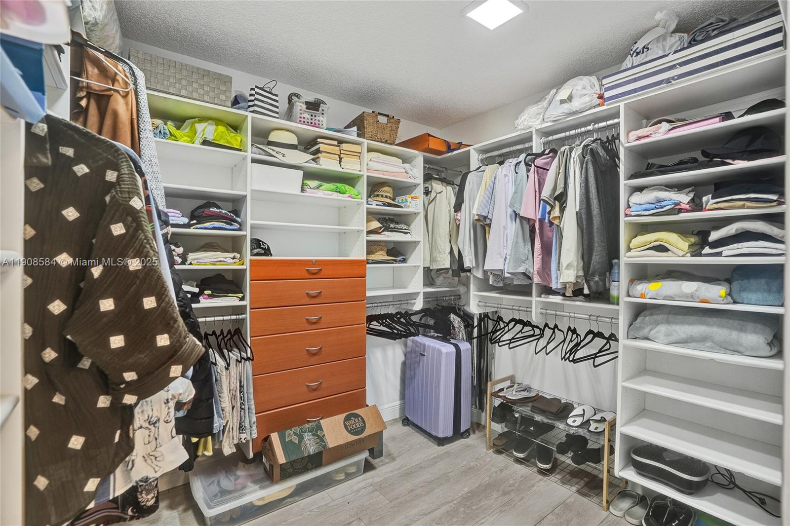 2000 Island Blvd # 1710