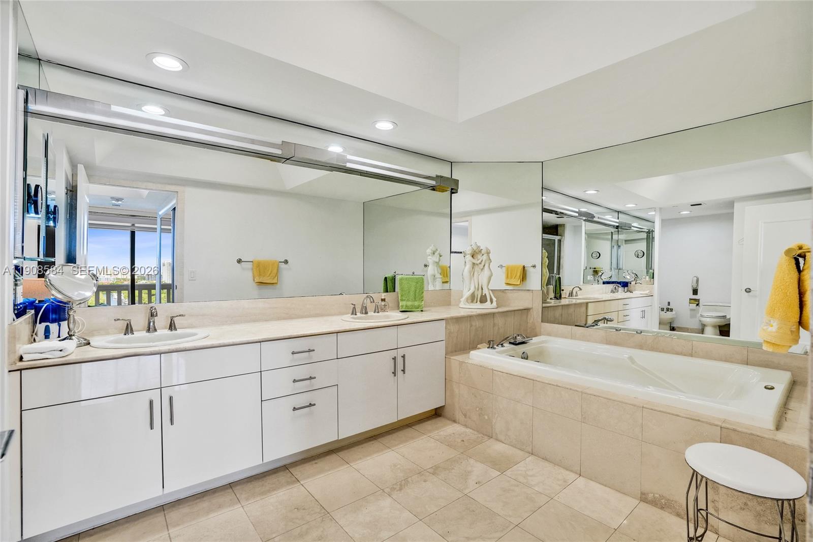 2000 Island Blvd # 1710