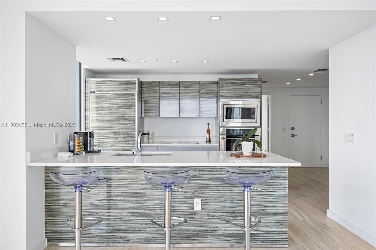 460 NE 28th St # 3508