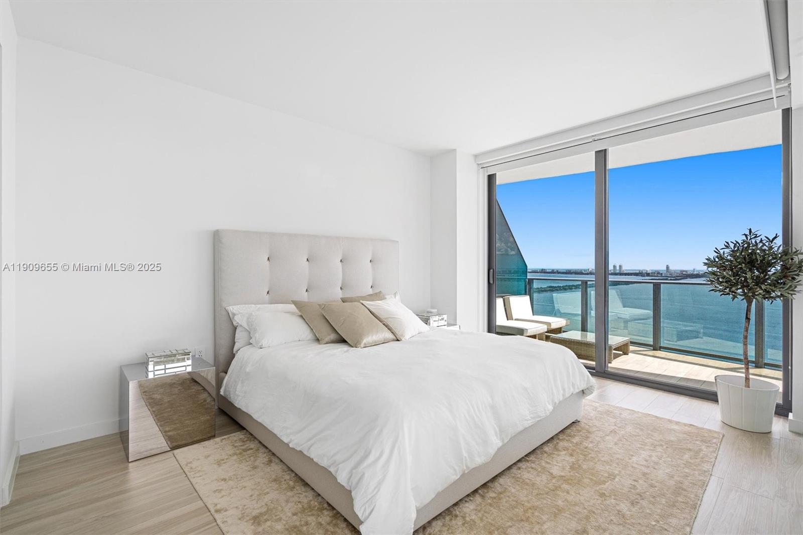 460 NE 28th St # 3508