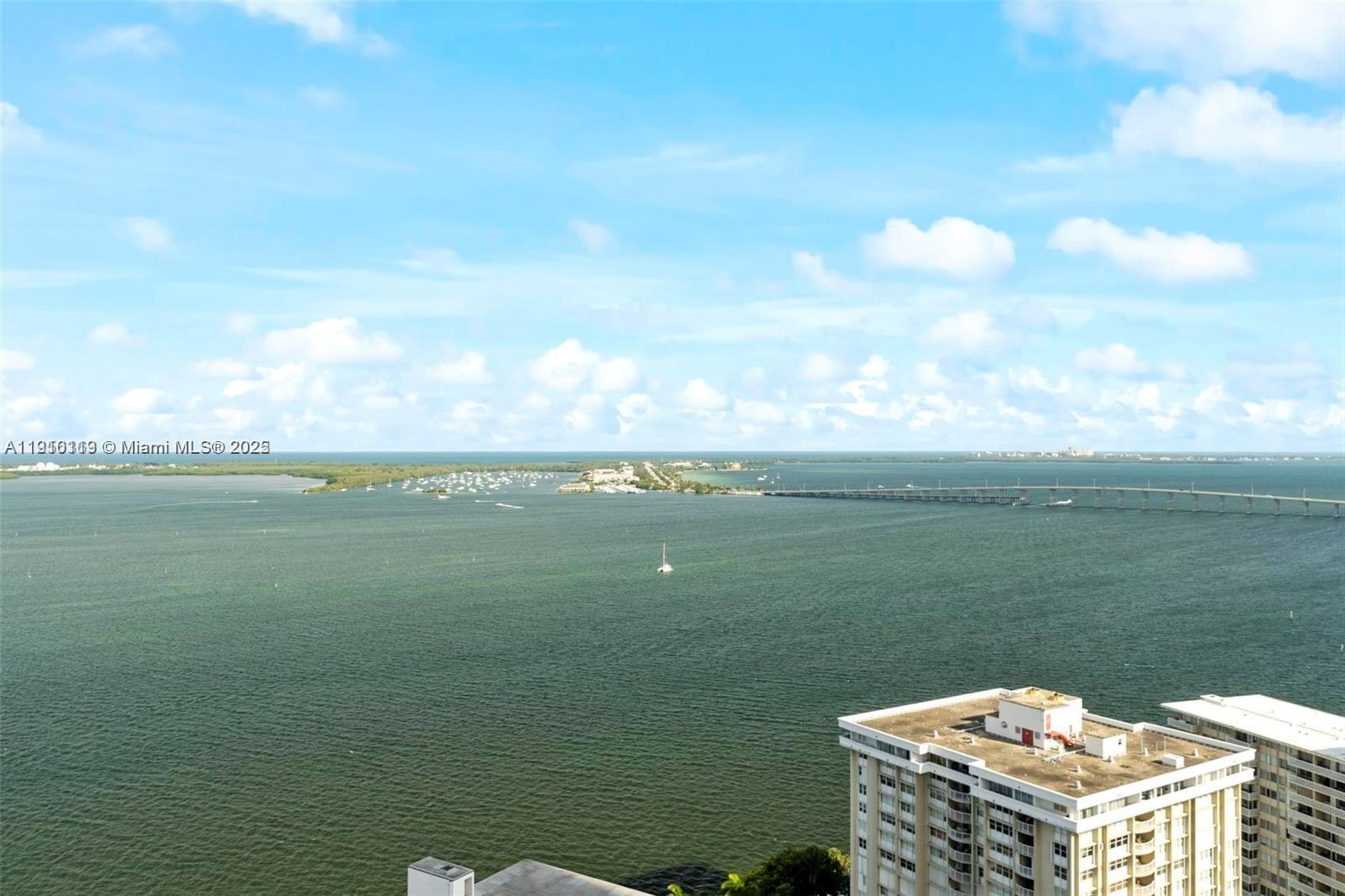 218 SE 14th St # 1003