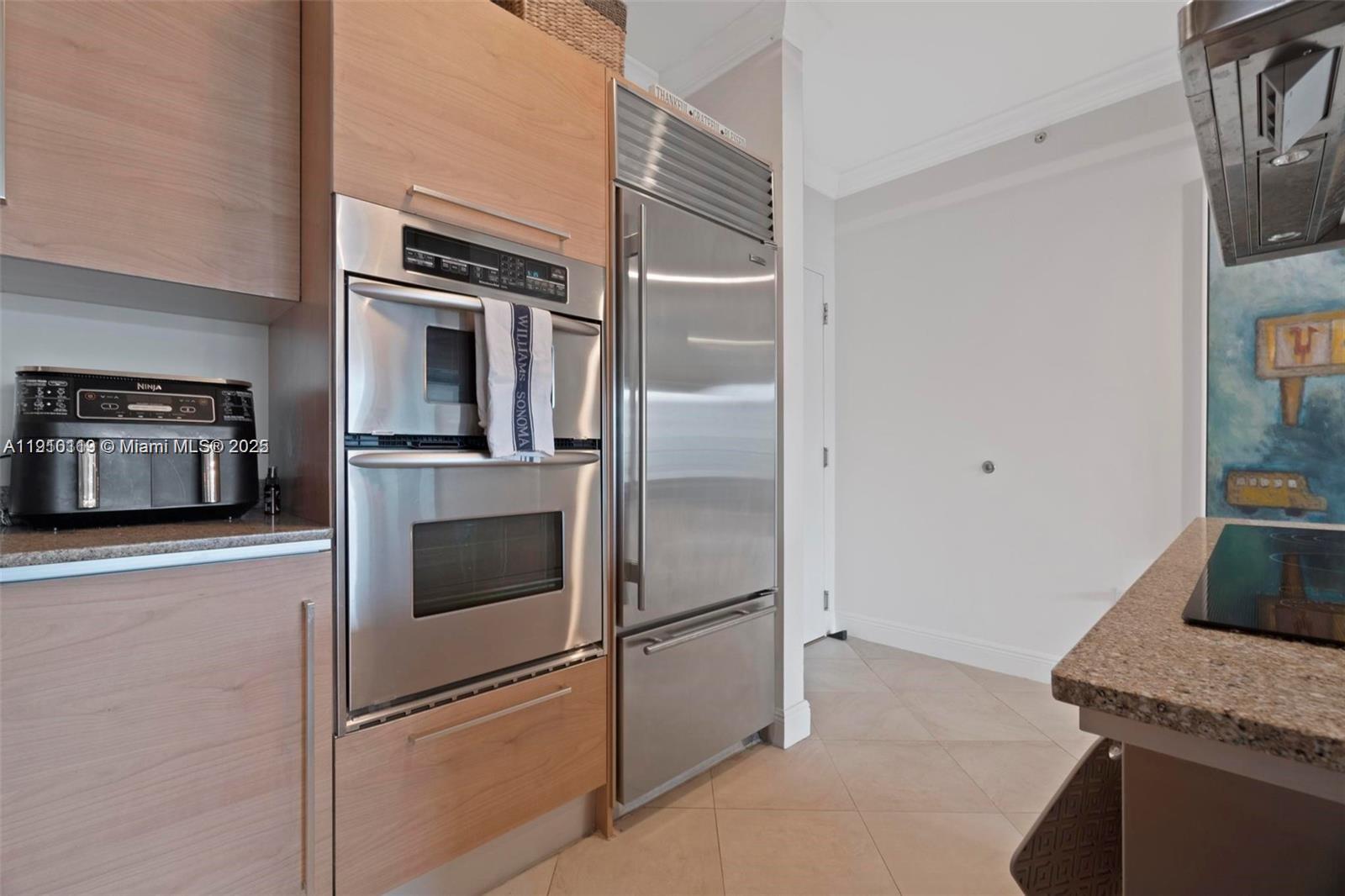 218 SE 14th St # 1003