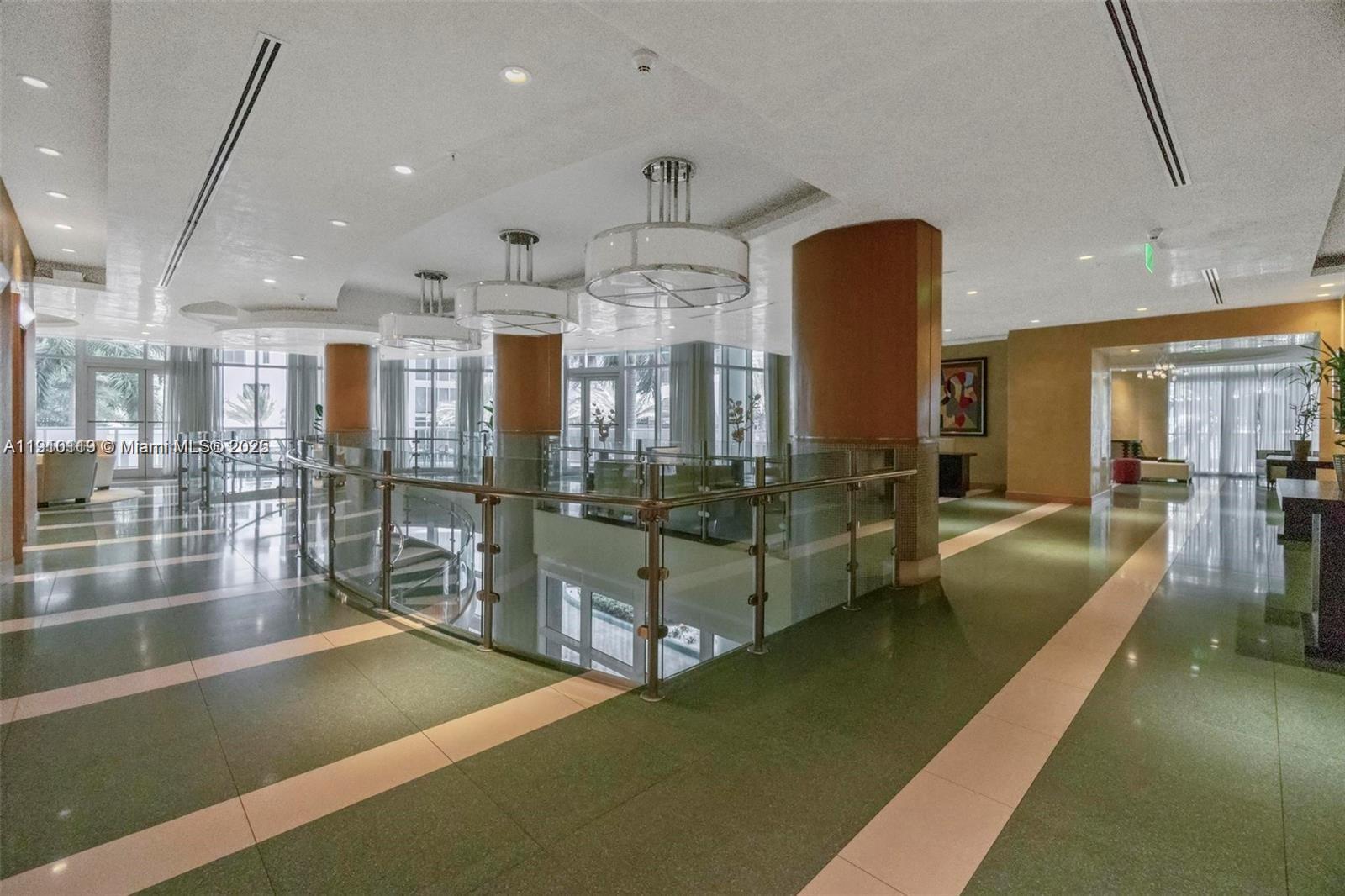 218 SE 14th St # 1003