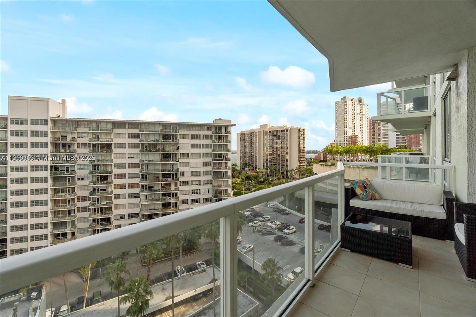 218 SE 14th St # 1003