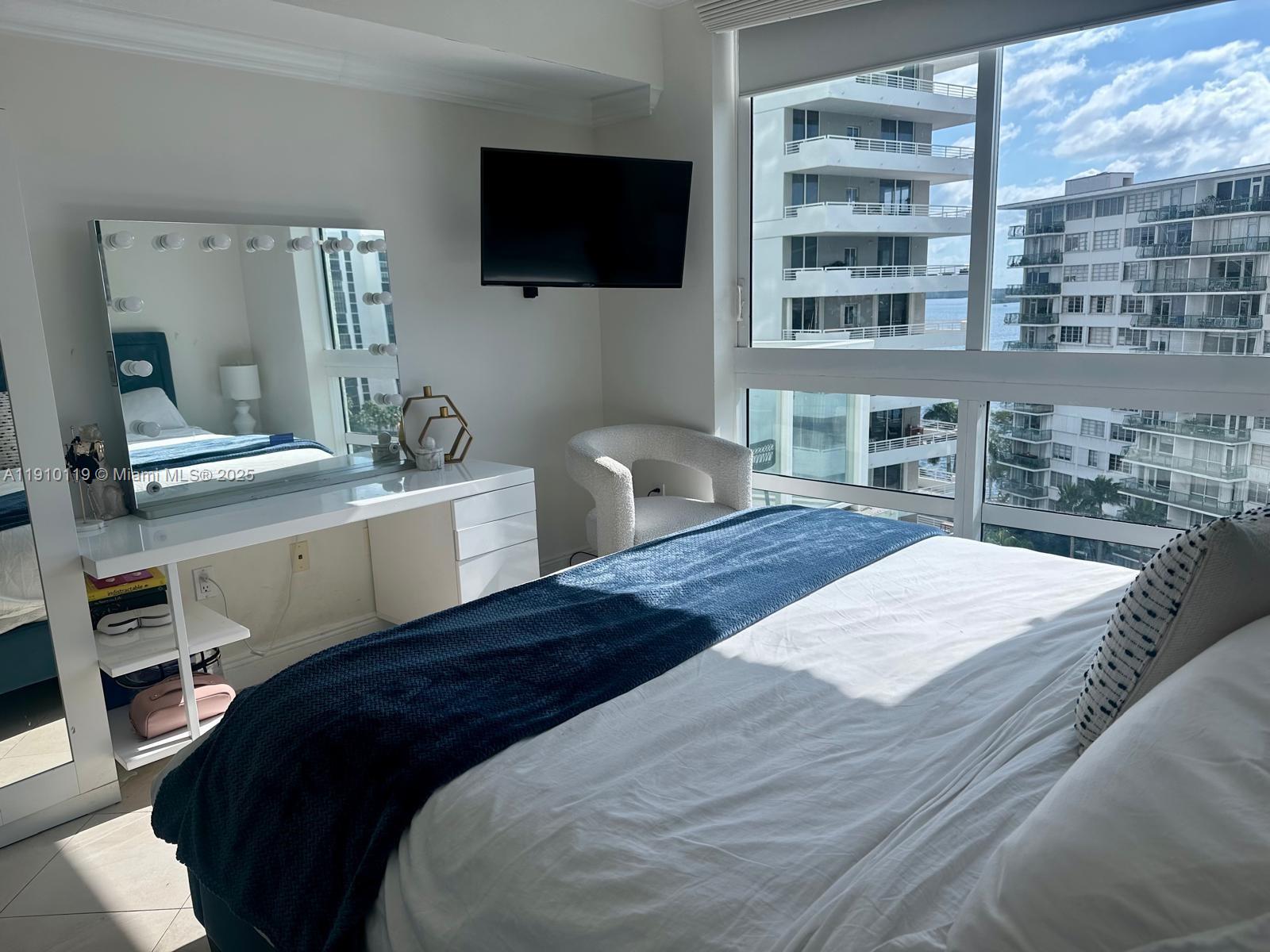 218 SE 14th St # 1003