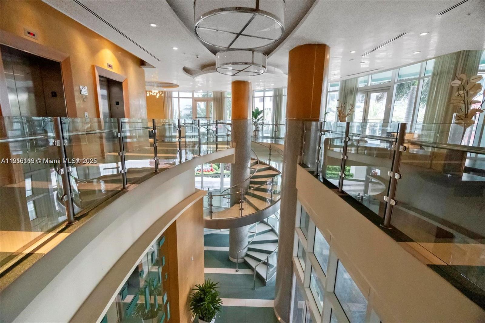 218 SE 14th St # 1003