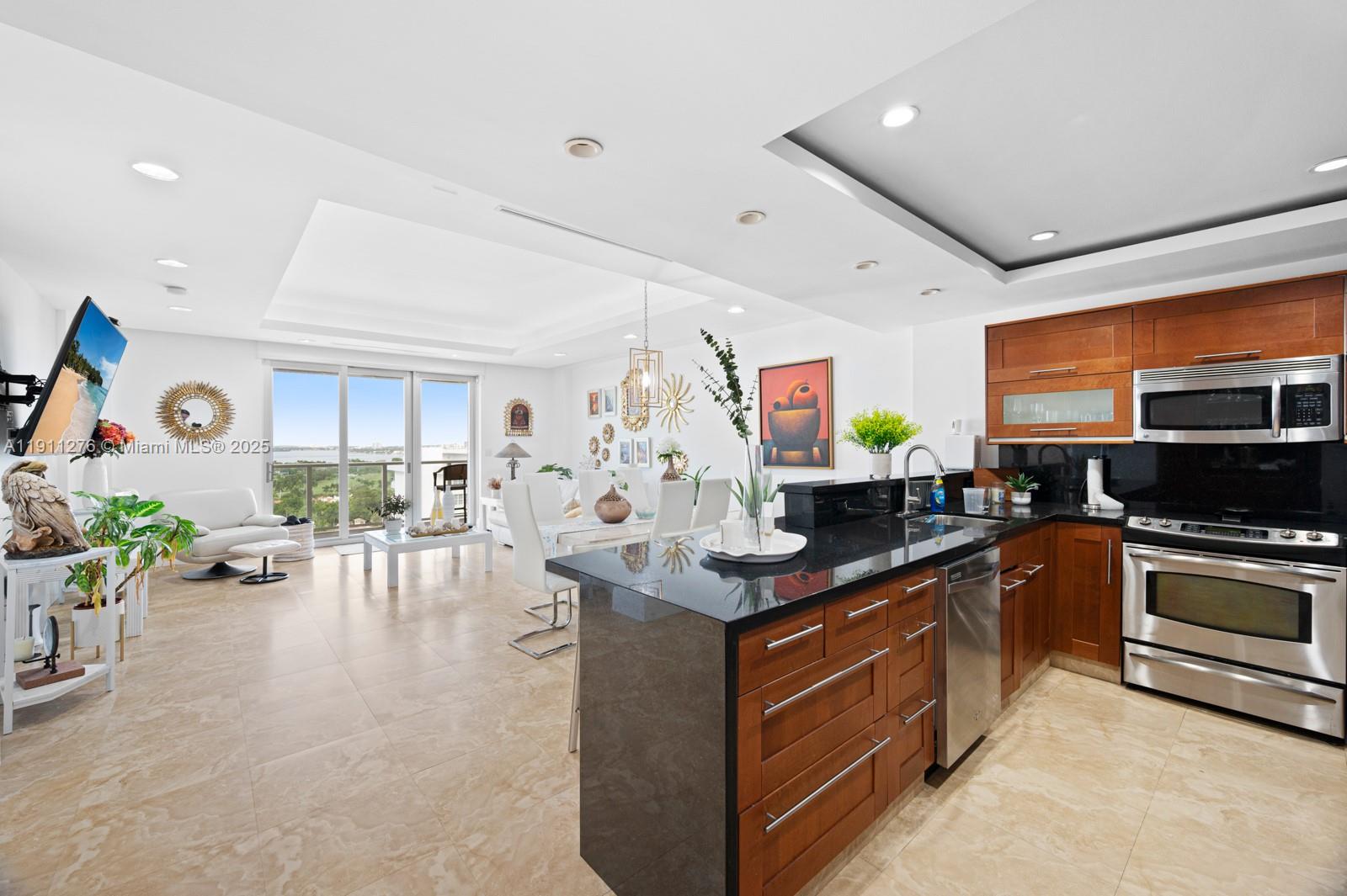 5701 Collins Ave Unit: PH01