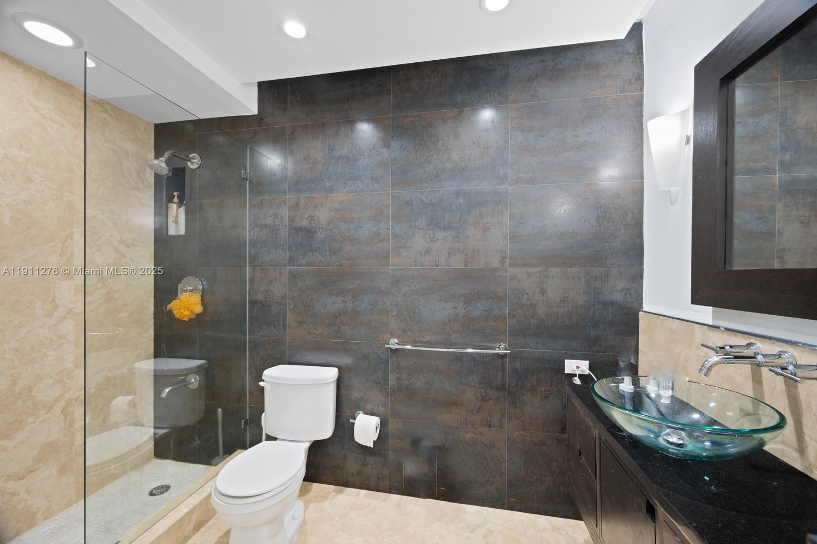 5701 Collins Ave Unit: PH01