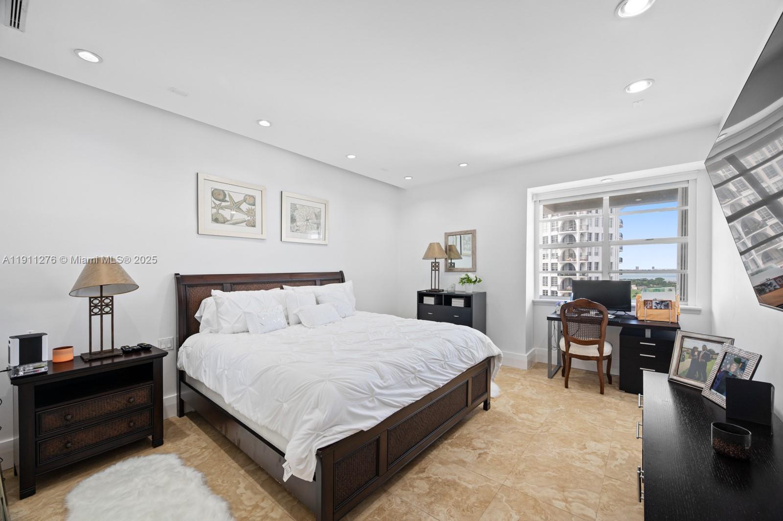 5701 Collins Ave Unit: PH01