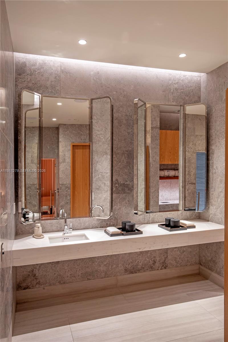 2655 S Bayshore Dr # 1412